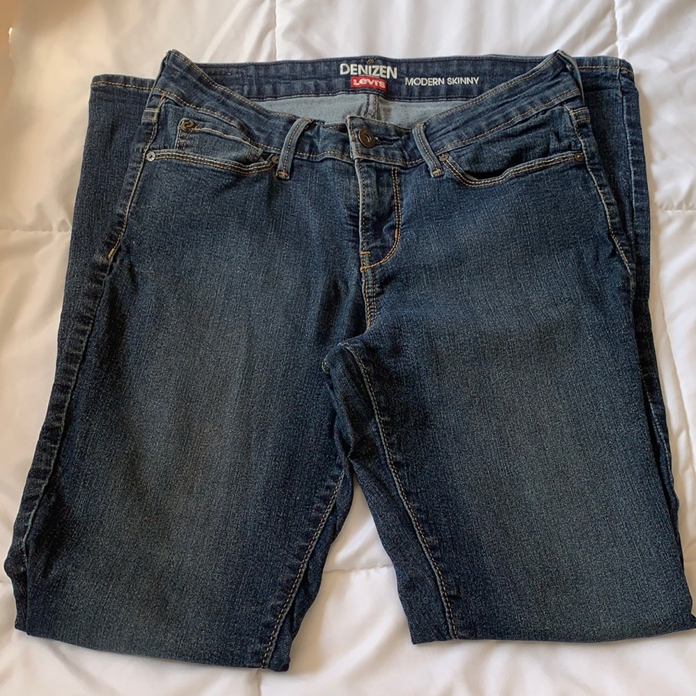 Levi’s Skinny Dark Wash Jean